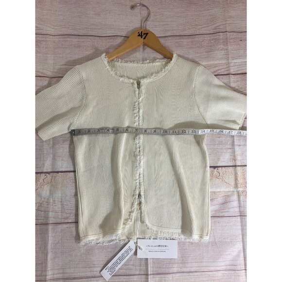 NWT Mis Inns OOT Beige Short sleeve Raw Hem Full Front Zip Blouse - Small - Picture 8 of 10